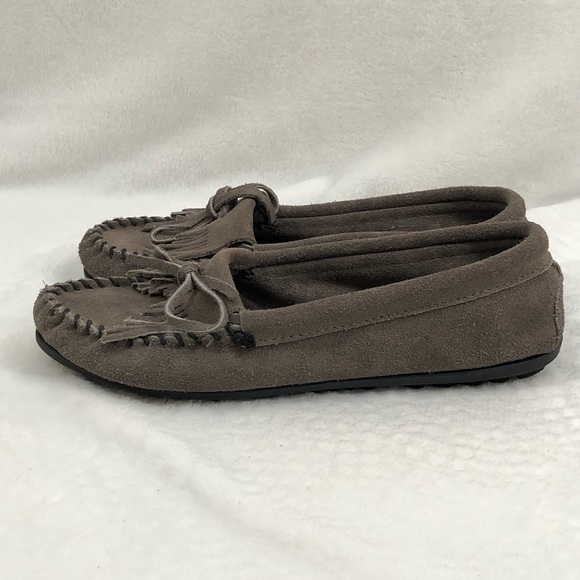 Minnetonka Kilty Hardsole Grey Suede Slip On Moccasins Slippers Shoes Womens 7.5 - Picture 4 of 10